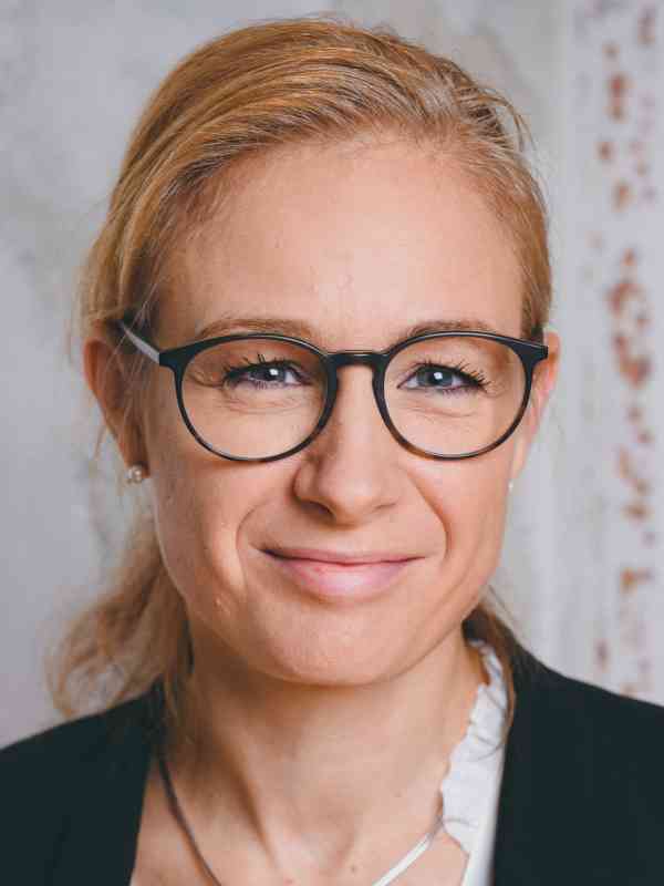 Porträtbild von Sabine Bleiziffer